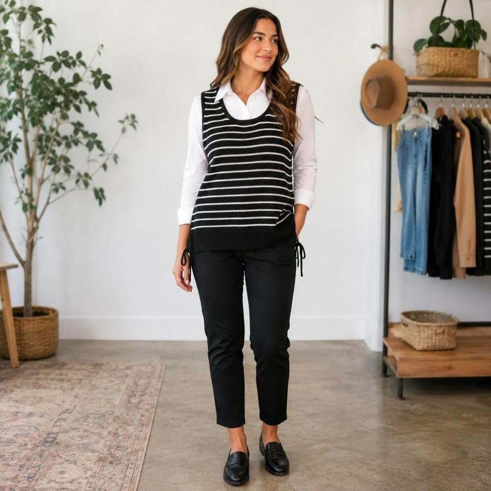 Gap black and white striped vest - Medium